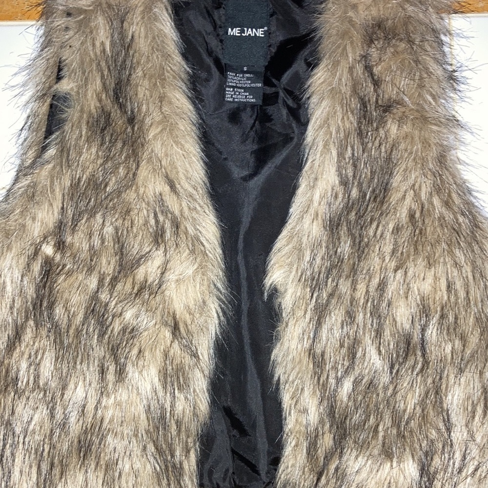 MEJANE Fake fur vest in a tan and brown color size small amazing condition